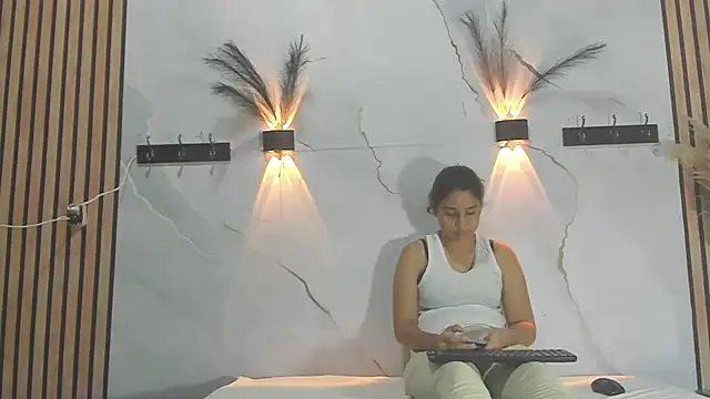 Snapshot of ElizaAndQuisha chatting on September 18, 2025, 1:02 pm ElizaAndQuisha online show from September 18, 2025, 1:02 pm