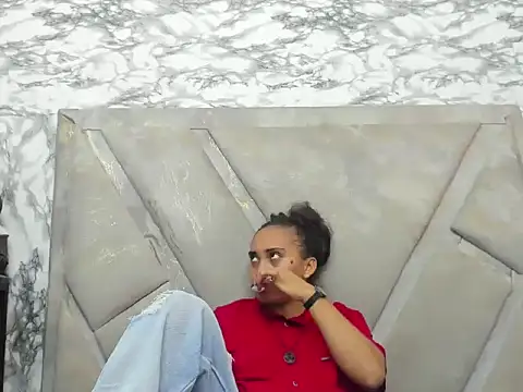 Snapshot of ElizaAndQuisha chatting on October 4, 2025, 1:09 pm ElizaAndQuisha online show from October 4, 2025, 1:09 pm