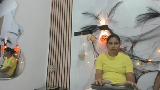 Snapshot of ElizaAndQuisha chatting on October 28, 2025, 1:36 pm ElizaAndQuisha online show from October 28, 2025, 1:36 pm