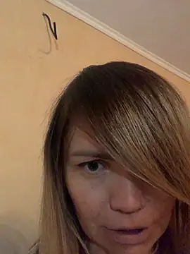 Ella Pearlie online show from February 26, 2025, 1:43 am