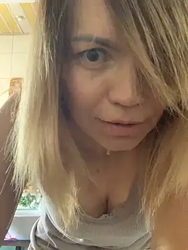 Ella Pearlie online show from March 1, 2025, 9:29 am