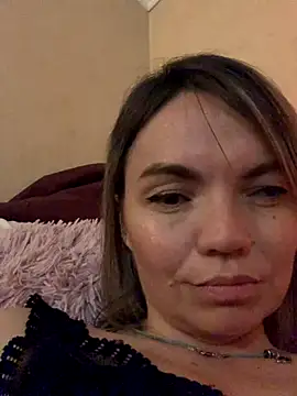Ella Pearlie online show from September 9, 2025, 1:27 am