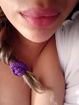 Snapshot of Sexlove1xo chatting on March 6, 2025, 2:30 am Sexlove1xo online show from March 6, 2025, 2:30 am