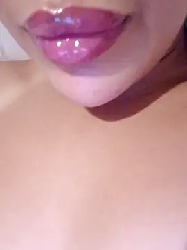 Snapshot of Sexlove1xo chatting on September 18, 2025, 8:05 am Sexlove1xo online show from September 18, 2025, 8:05 am