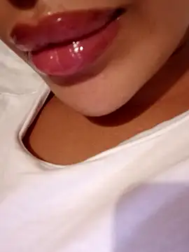 Snapshot of Sexlove1xo chatting on September 27, 2025, 2:33 pm Sexlove1xo online show from September 27, 2025, 2:33 pm