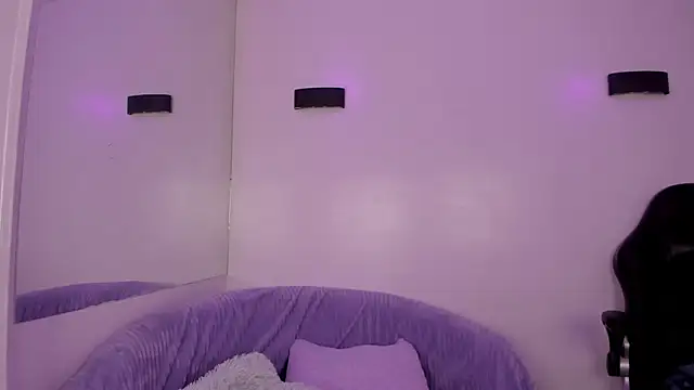 Anniie  Evans online show from September 24, 2025, 2:09 pm