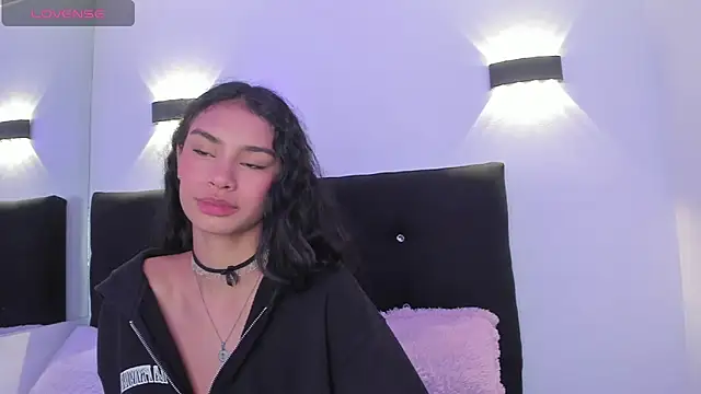 Anniie  Evans online show from September 26, 2025, 4:22 pm