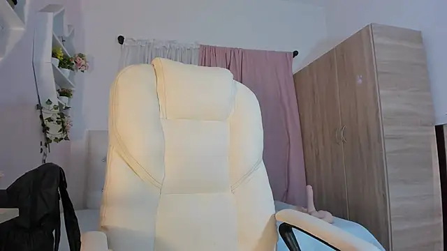 Emma lorense22 online show from October 15, 2025, 6:52 pm