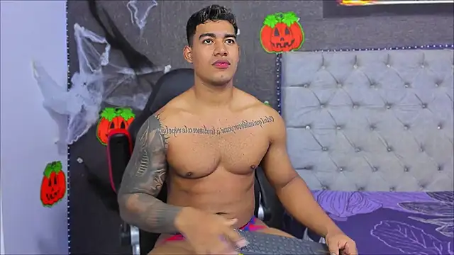 Snapshot of luigi_hot_ chatting on October 24, 2025, 11:39 am luigi hot  online show from October 24, 2025, 11:39 am