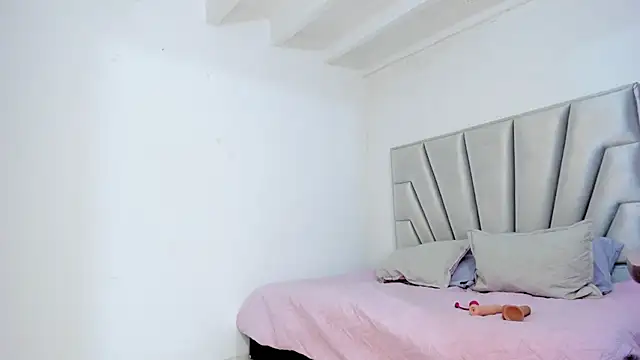 Couple fantasies69 online show from December 18, 2025, 7:25 am