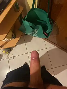 Snapshot of mikekmi21 chatting on February 24, 2025, 8:25 pm mikekmi21 online show from February 24, 2025, 8:25 pm