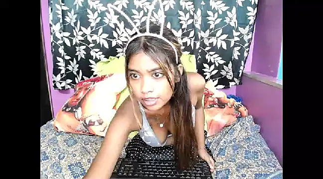 Snapshot of lola_brown18 chatting on February 21, 2025, 12:39 pm lola brown18 online show from February 21, 2025, 12:39 pm