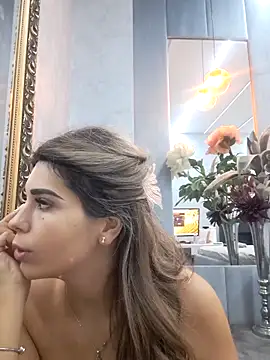 Bella Posh online show from October 20, 2025, 4:35 am