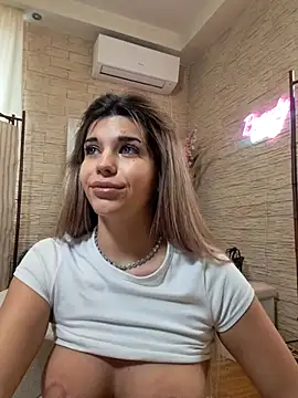 Bella Posh online show from March 3, 2026, 7:03 am