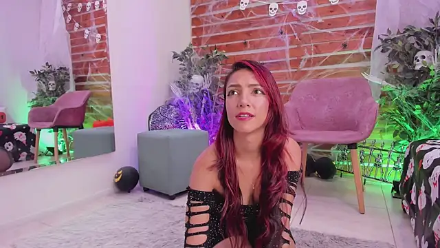 Snapshot of Laura_Bonnet_ chatting on October 15, 2025, 3:01 pm Laura Bonnet  online show from October 15, 2025, 3:01 pm