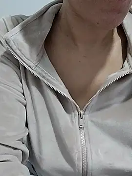 Snapshot of BUSE8821 chatting on October 16, 2025, 9:38 pm BUSE8821 online show from October 16, 2025, 9:38 pm