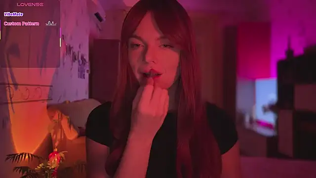 CherryRed Girl online show from May 5, 2026, 9:45 pm