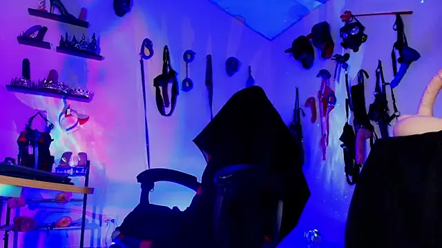 veresskaardila77 online show from May 17, 2026, 6:59 pm