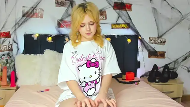 EmilyAngells online show from October 28, 2025, 10:41 am