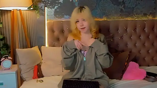 EmilyAngells online show from February 26, 2026, 7:29 am