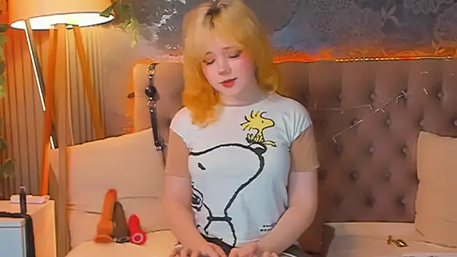 EmilyAngells online show from April 28, 2026, 6:07 am