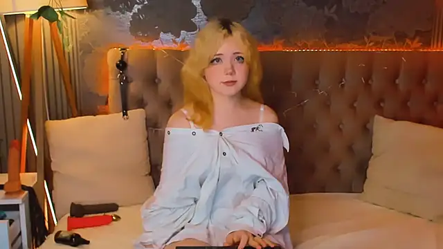EmilyAngells online show from May 7, 2026, 5:57 am