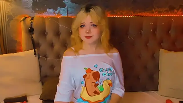 EmilyAngells online show from May 13, 2026, 6:44 am