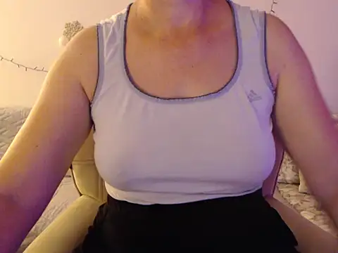 YourfantasyGiuly online show from June 6, 2026, 9:03 am