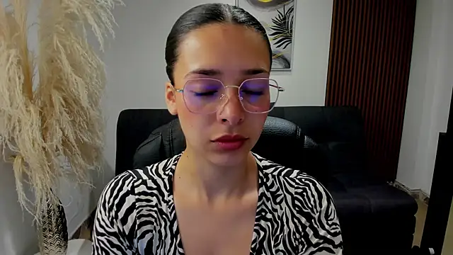Snapshot of angeline_davies chatting on September 26, 2025, 1:26 pm angeline davies online show from September 26, 2025, 1:26 pm