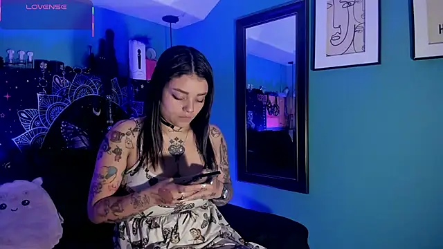 ChloeAllennn online show from May 6, 2026, 12:30 am