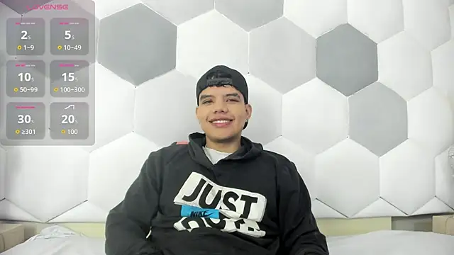 Snapshot of Axel_Forte chatting on October 10, 2025, 1:21 pm Axel Forte online show from October 10, 2025, 1:21 pm