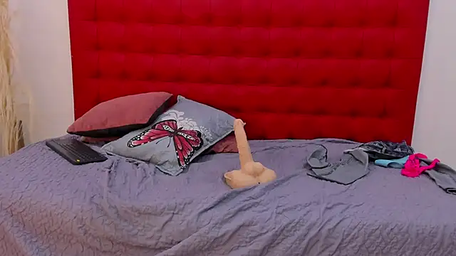 Maite Smith  online show from March 20, 2025, 6:42 pm