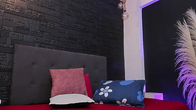 Maite Smith  online show from October 20, 2025, 12:16 pm