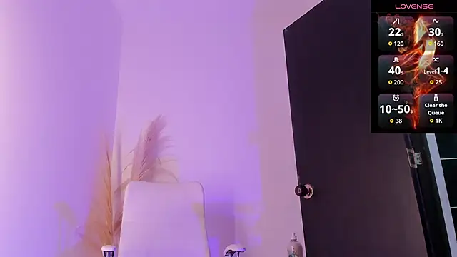 Maite Smith  online show from November 5, 2025, 12:27 pm