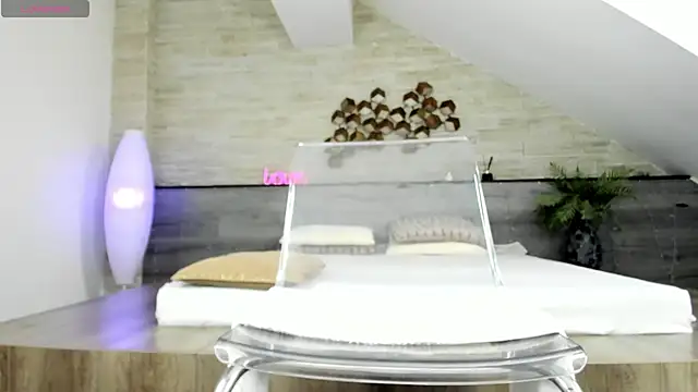 chiara conti online show from March 3, 2025, 11:44 am