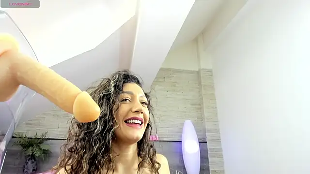 chiara conti online show from March 11, 2025, 8:41 am