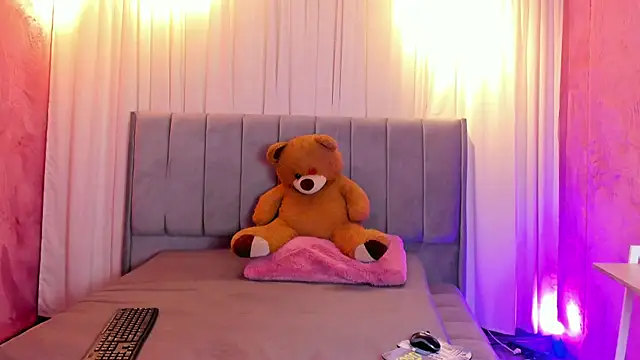 nanii velvett online show from February 27, 2025, 1:07 pm