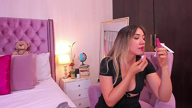 natashaleightt online show from February 25, 2025, 8:19 pm