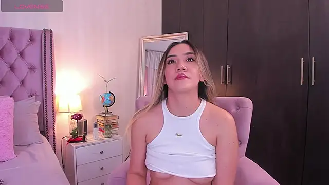 natashaleightt online show from March 15, 2025, 9:16 pm