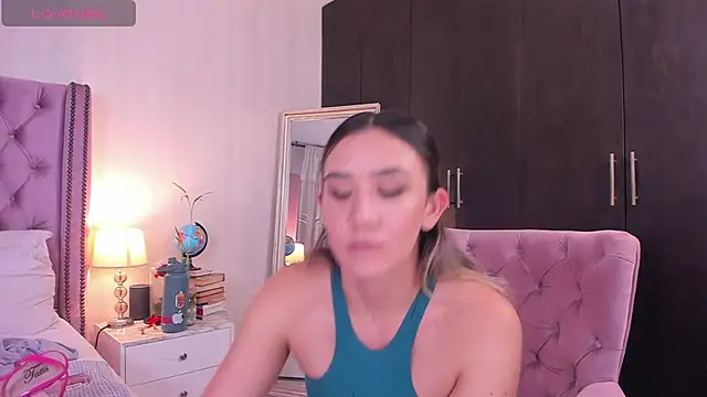 natashaleightt online show from March 21, 2025, 12:29 am