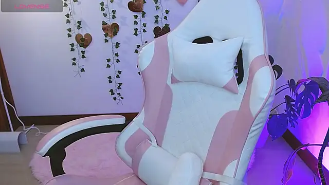 hellokitty  valery online show from June 14, 2026, 2:24 am