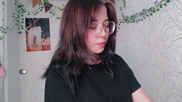 Snapshot of _miraclecattt_ chatting on September 18, 2025, 5:31 am miraclecattt online show from September 18, 2025, 5:31 am