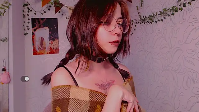 Snapshot of _miraclecattt_ chatting on October 4, 2025, 9:40 am miraclecattt online show from October 4, 2025, 9:40 am