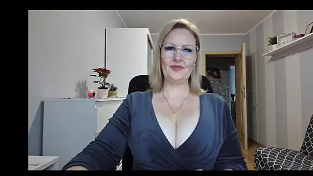 DianaLive online show from December 17, 2025, 8:20 am