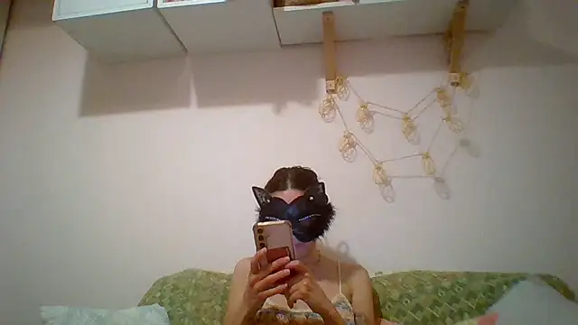 kittysissy online show from June 17, 2026, 8:10 pm