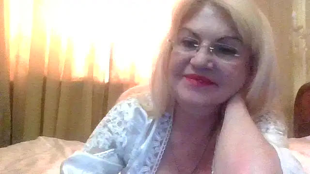 Snapshot of Heidi-Helga chatting on November 1, 2025, 6:15 am Heidi-Helga online show from November 1, 2025, 6:15 am