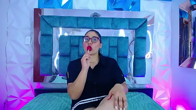 Catalina Bustos online show from February 26, 2025, 3:42 am