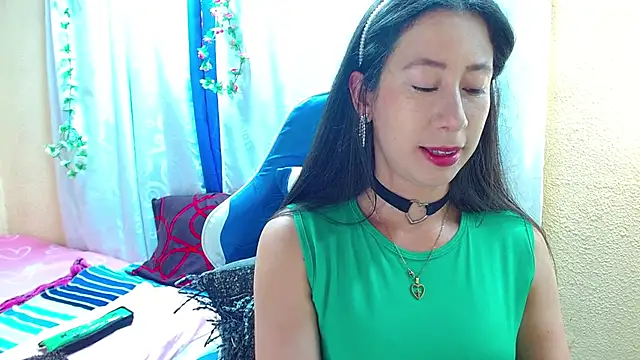 Gia leinn online show from October 17, 2025, 8:00 pm