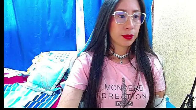 Snapshot of Gia_leinn chatting on June 22, 2026, 4:37 pm Gia leinn online show from June 22, 2026, 4:37 pm
