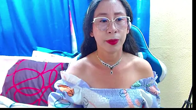 Gia leinn online show from July 21, 2026, 8:00 pm